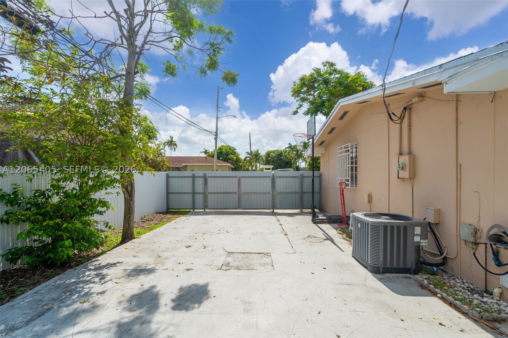 5560 W 6th Ave, Hialeah FL 33012