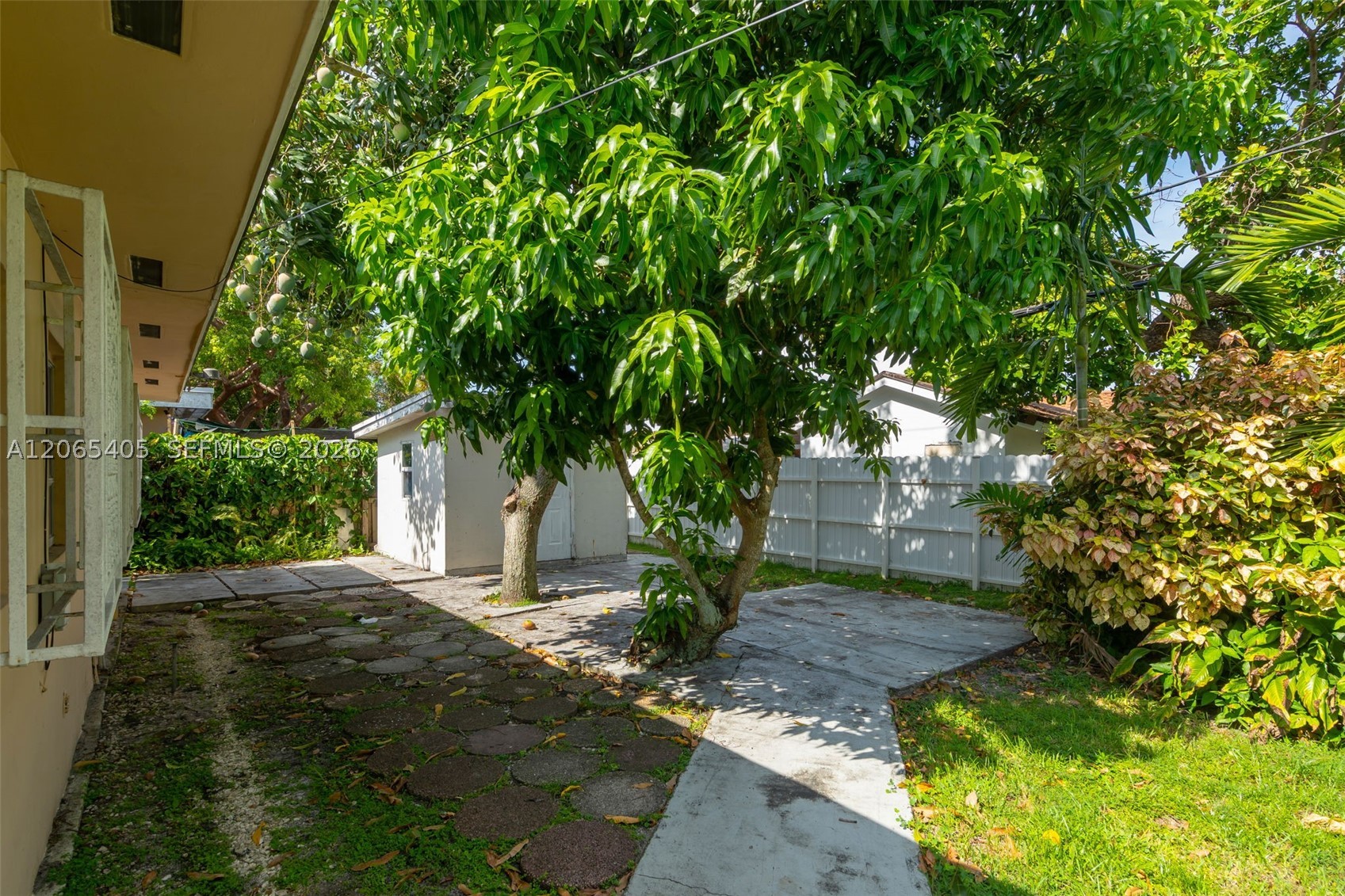 5560 W 6th Ave, Hialeah FL 33012