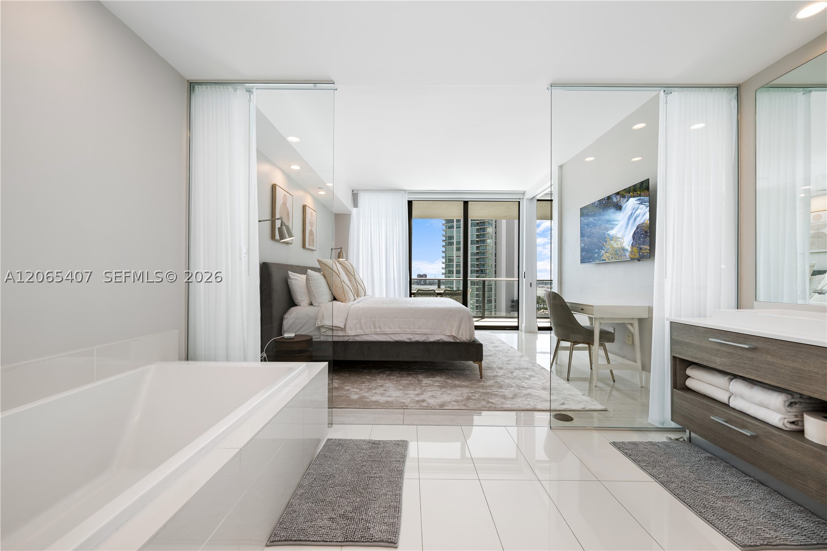 650 NE 32nd St #1501, Miami FL 33137