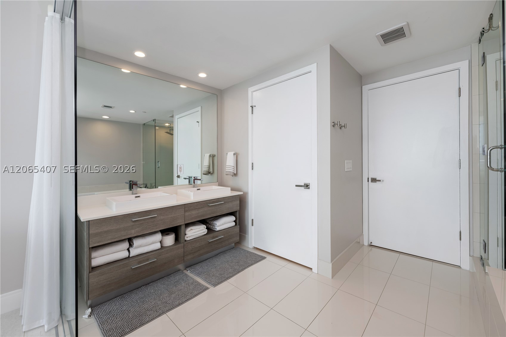 650 NE 32nd St #1501, Miami FL 33137