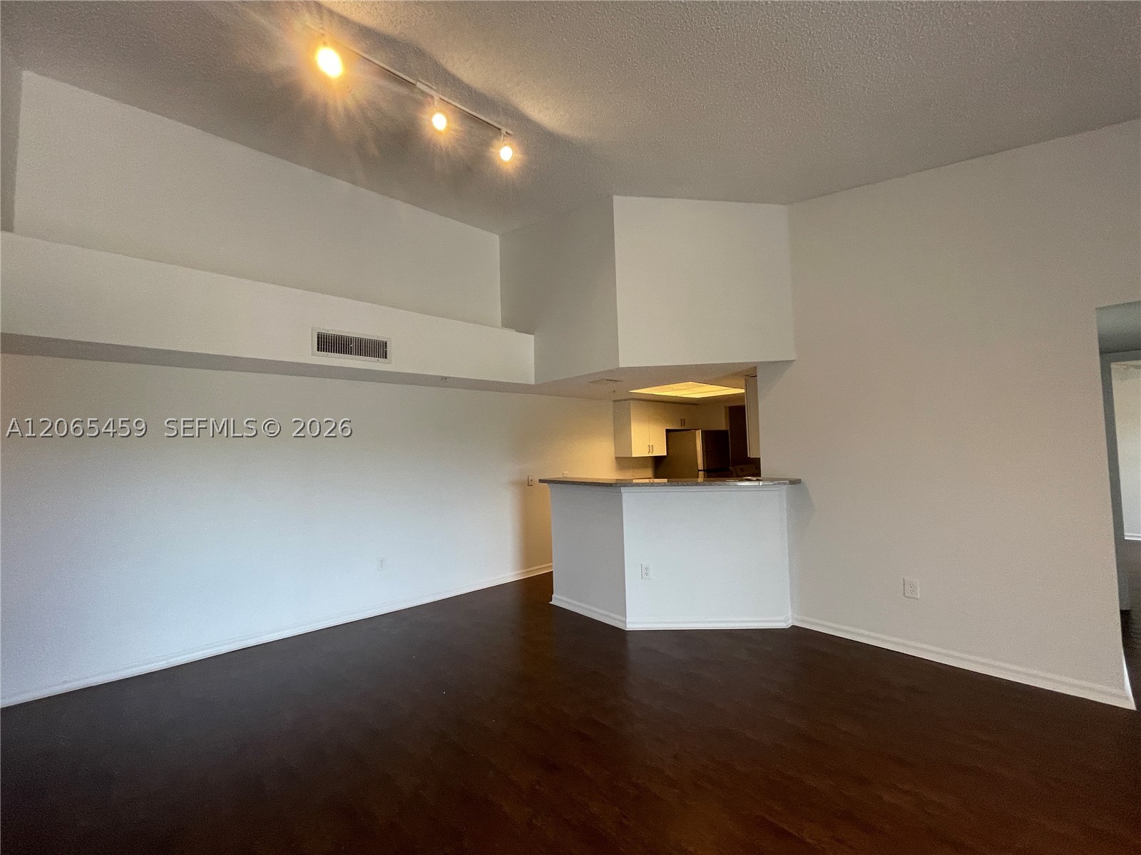 5025 Wiles Rd #303, Coconut Creek FL 33073