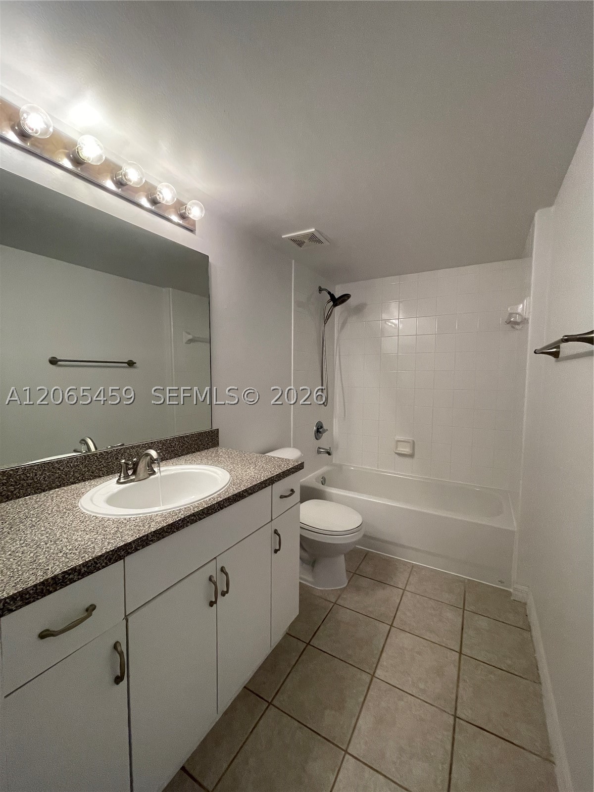 5025 Wiles Rd #303, Coconut Creek FL 33073