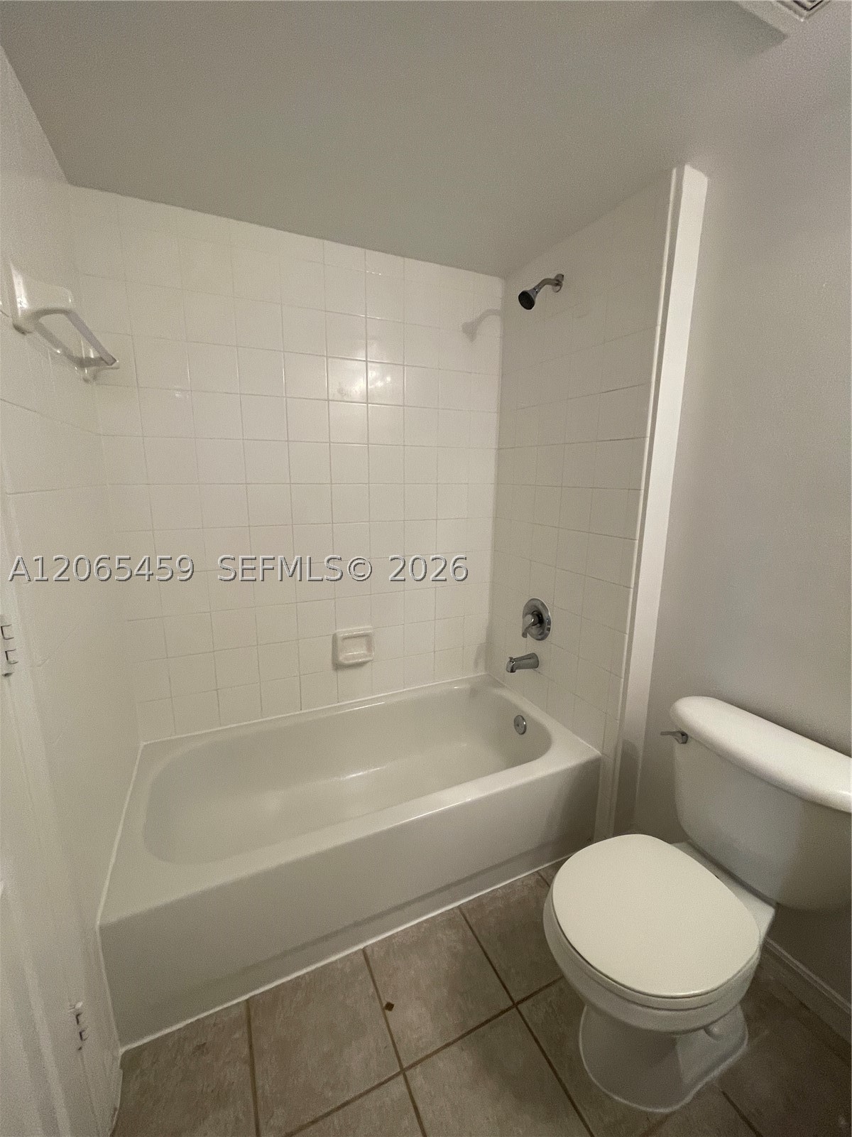 5025 Wiles Rd #303, Coconut Creek FL 33073