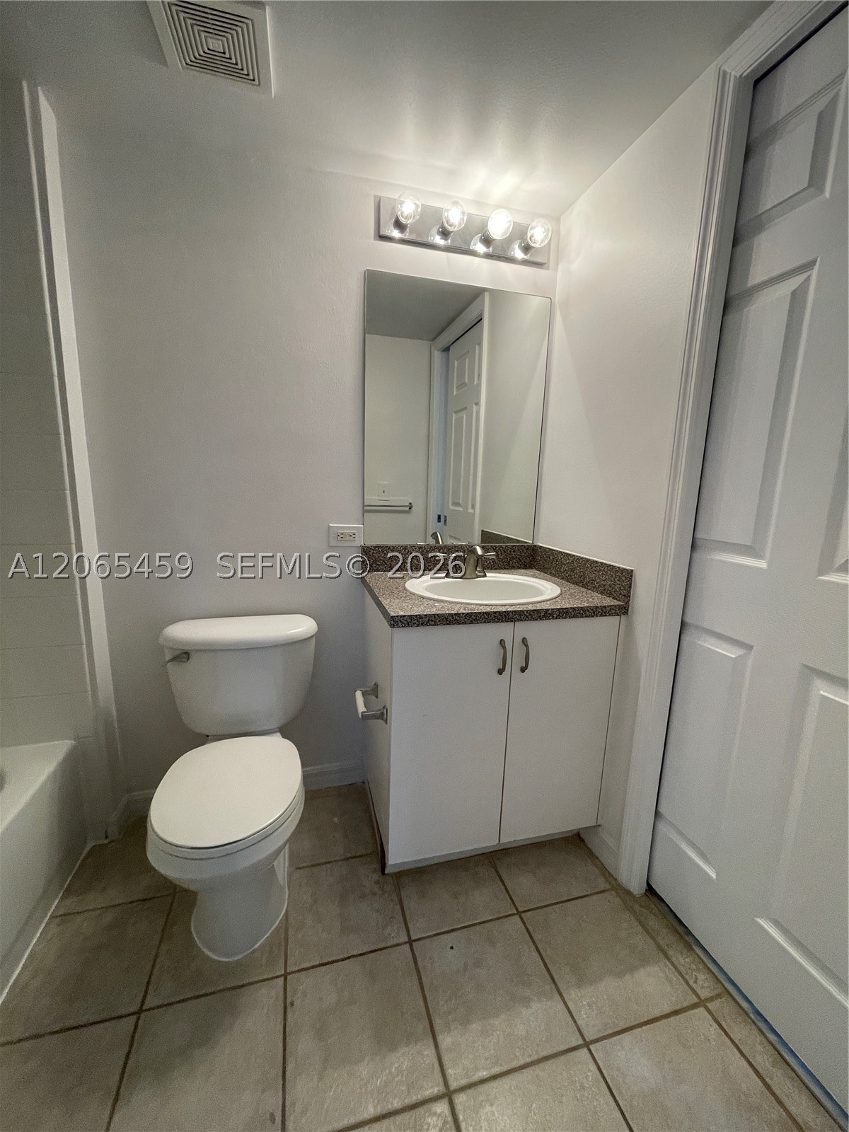 5025 Wiles Rd #303, Coconut Creek FL 33073