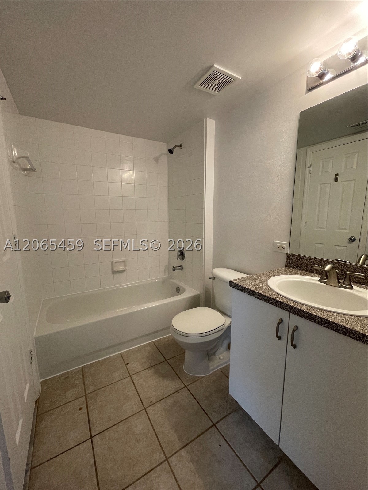 5025 Wiles Rd #303, Coconut Creek FL 33073