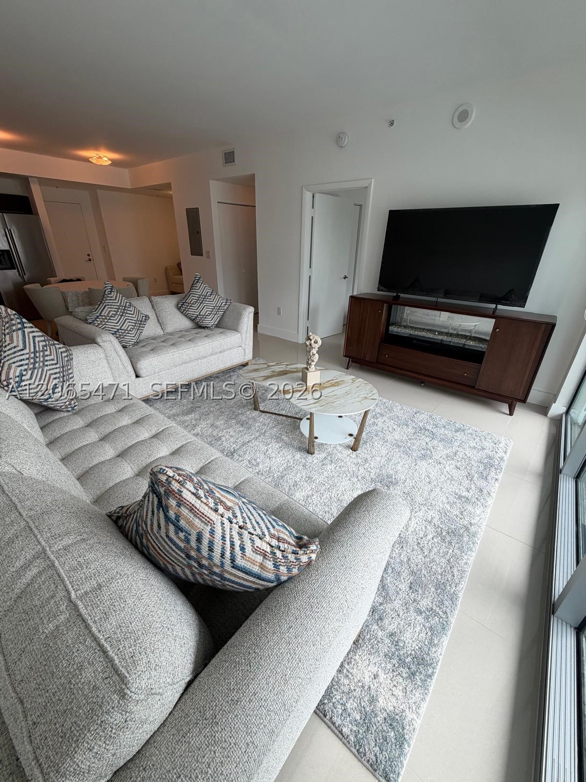 90 SW 3rd St #1416, Miami FL 33130