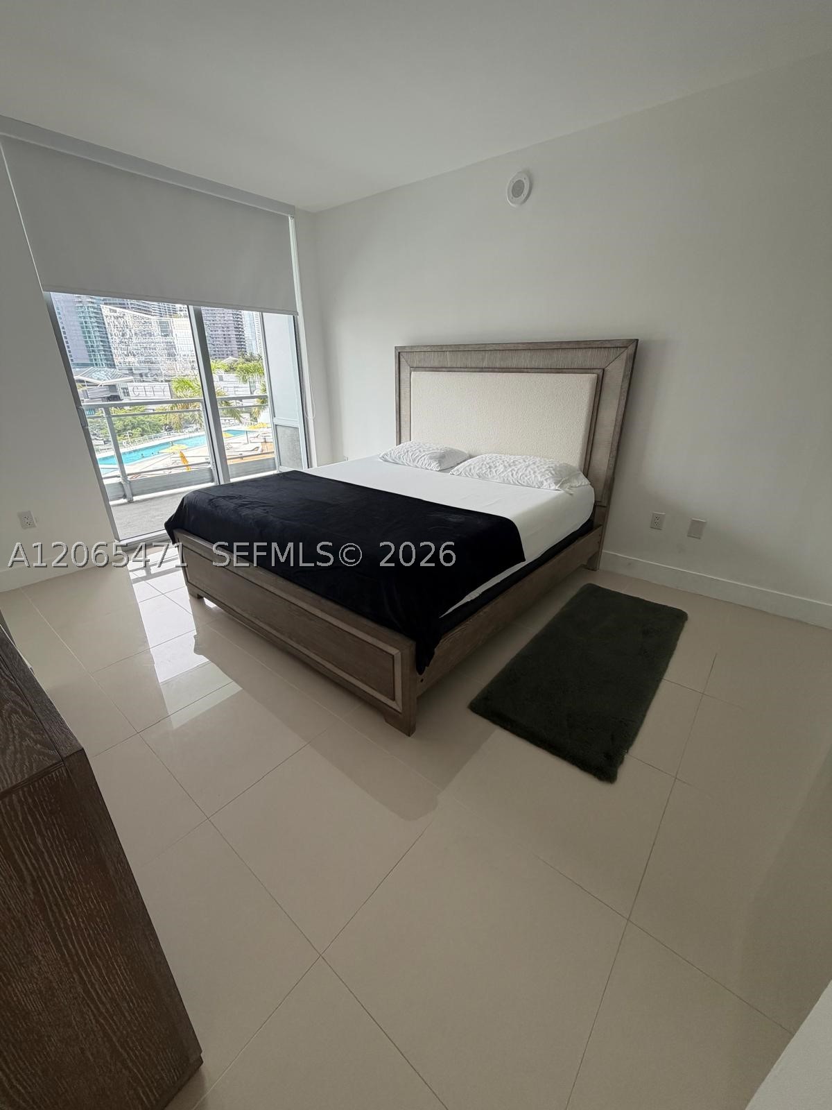 90 SW 3rd St #1416, Miami FL 33130