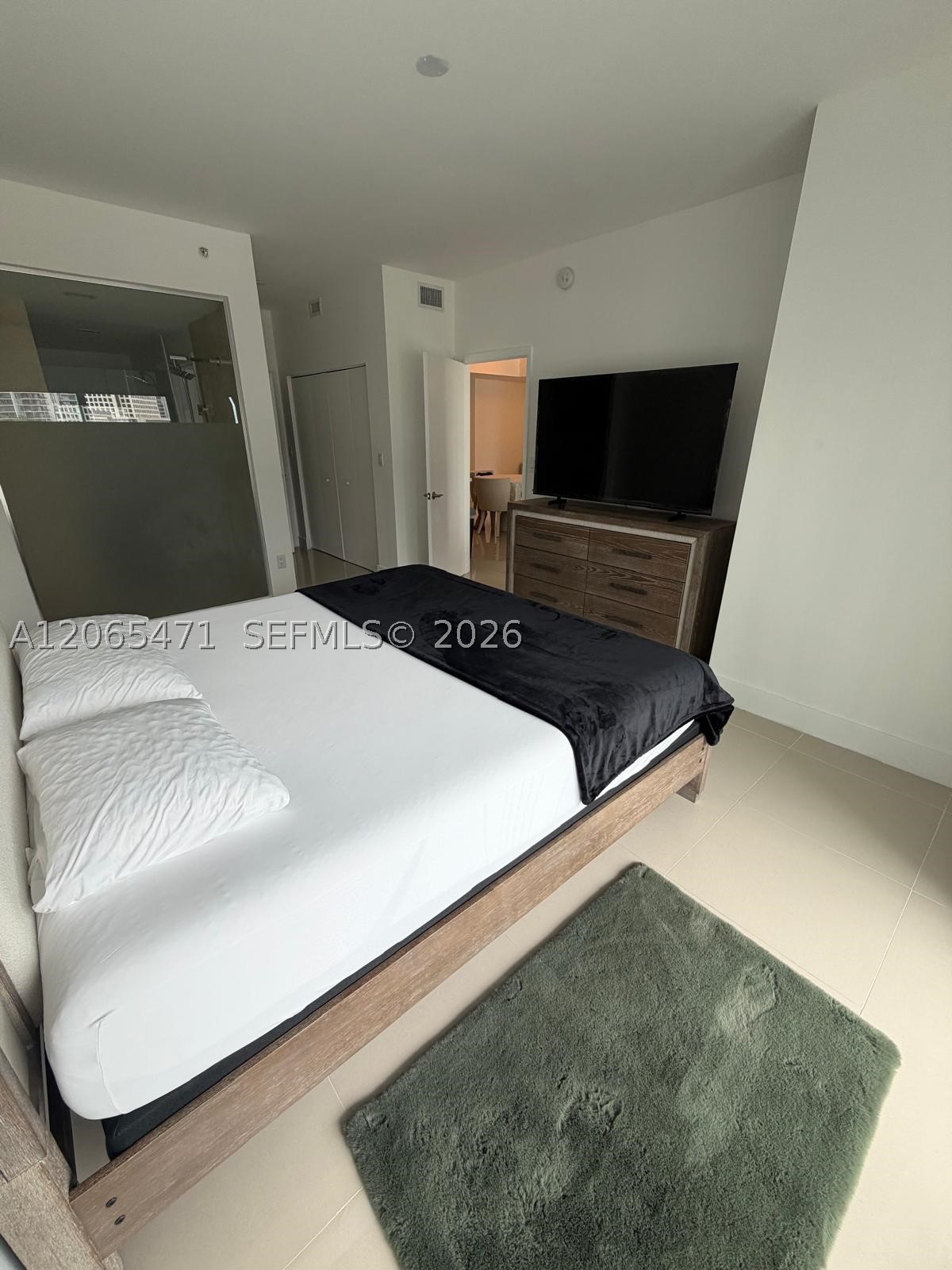 90 SW 3rd St #1416, Miami FL 33130