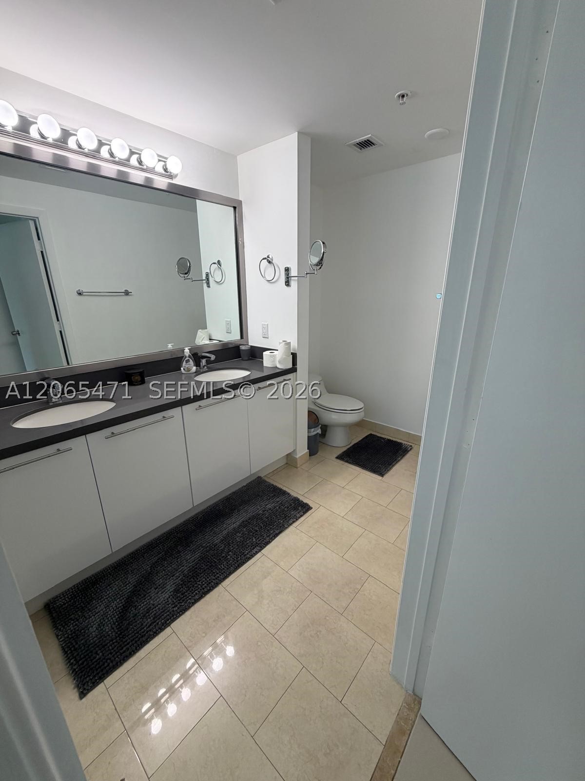 90 SW 3rd St #1416, Miami FL 33130