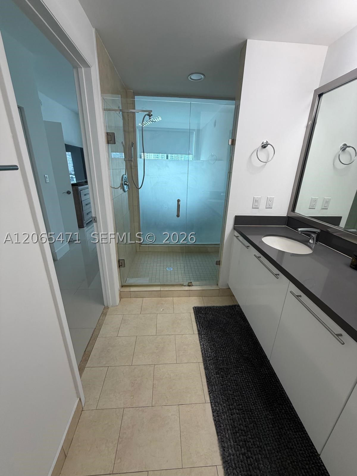 90 SW 3rd St #1416, Miami FL 33130