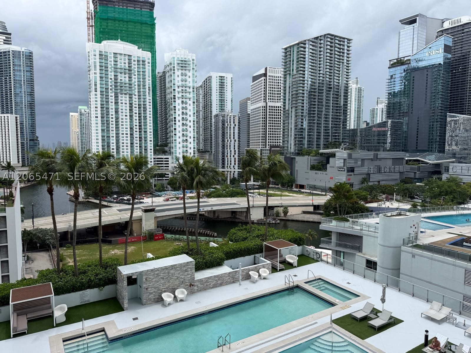 90 SW 3rd St #1416, Miami FL 33130