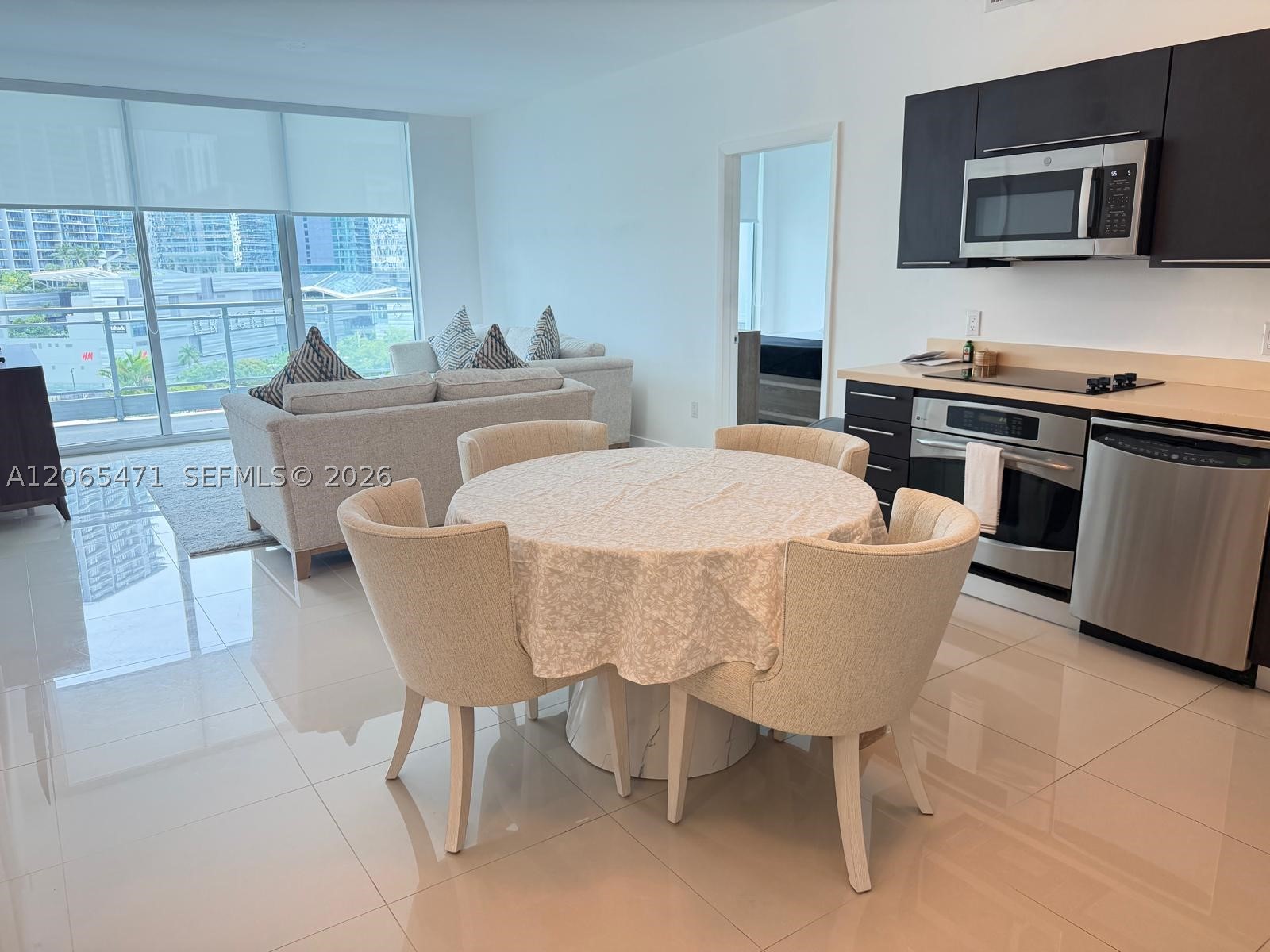 90 SW 3rd St #1416, Miami FL 33130