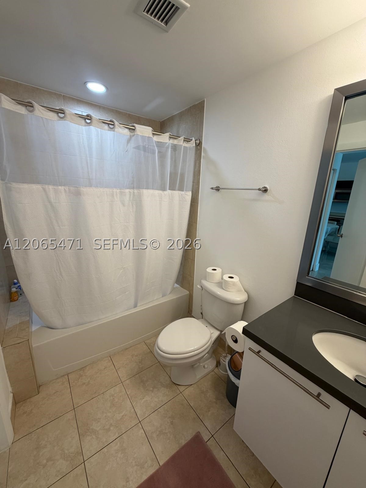 90 SW 3rd St #1416, Miami FL 33130