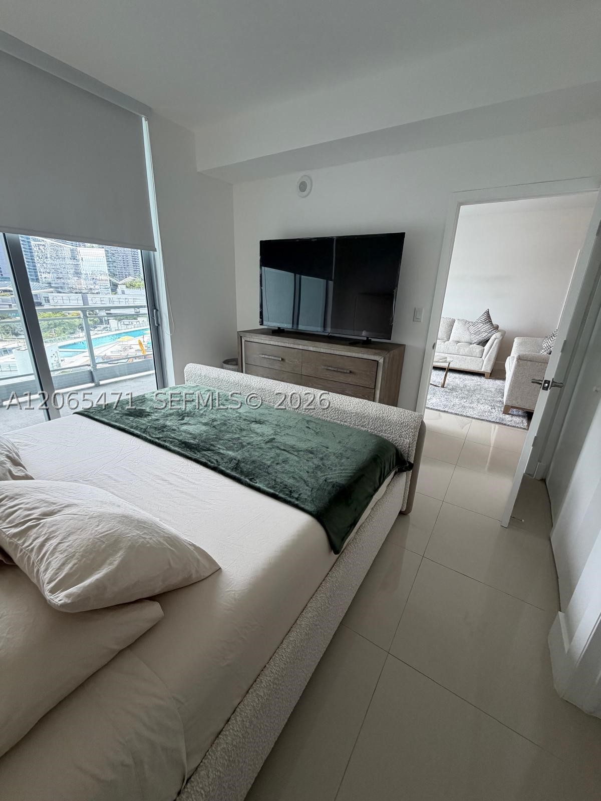 90 SW 3rd St #1416, Miami FL 33130