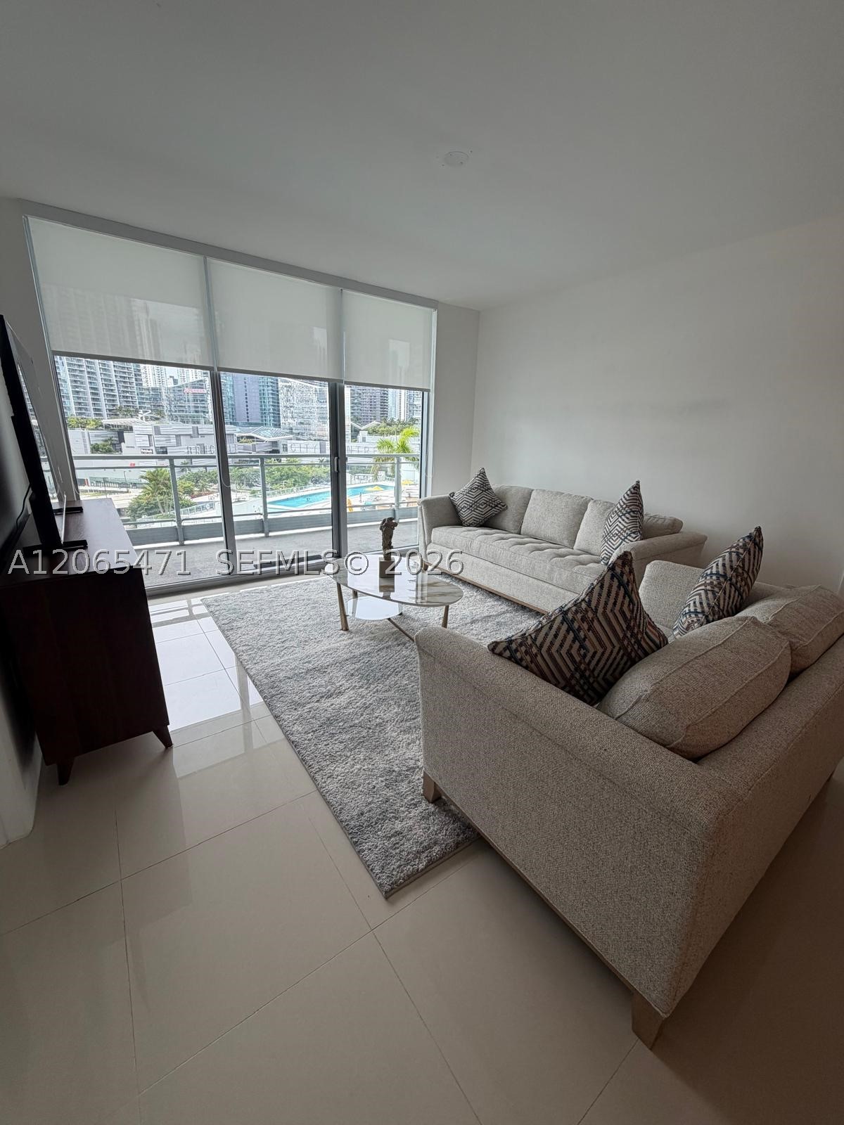 90 SW 3rd St #1416, Miami FL 33130