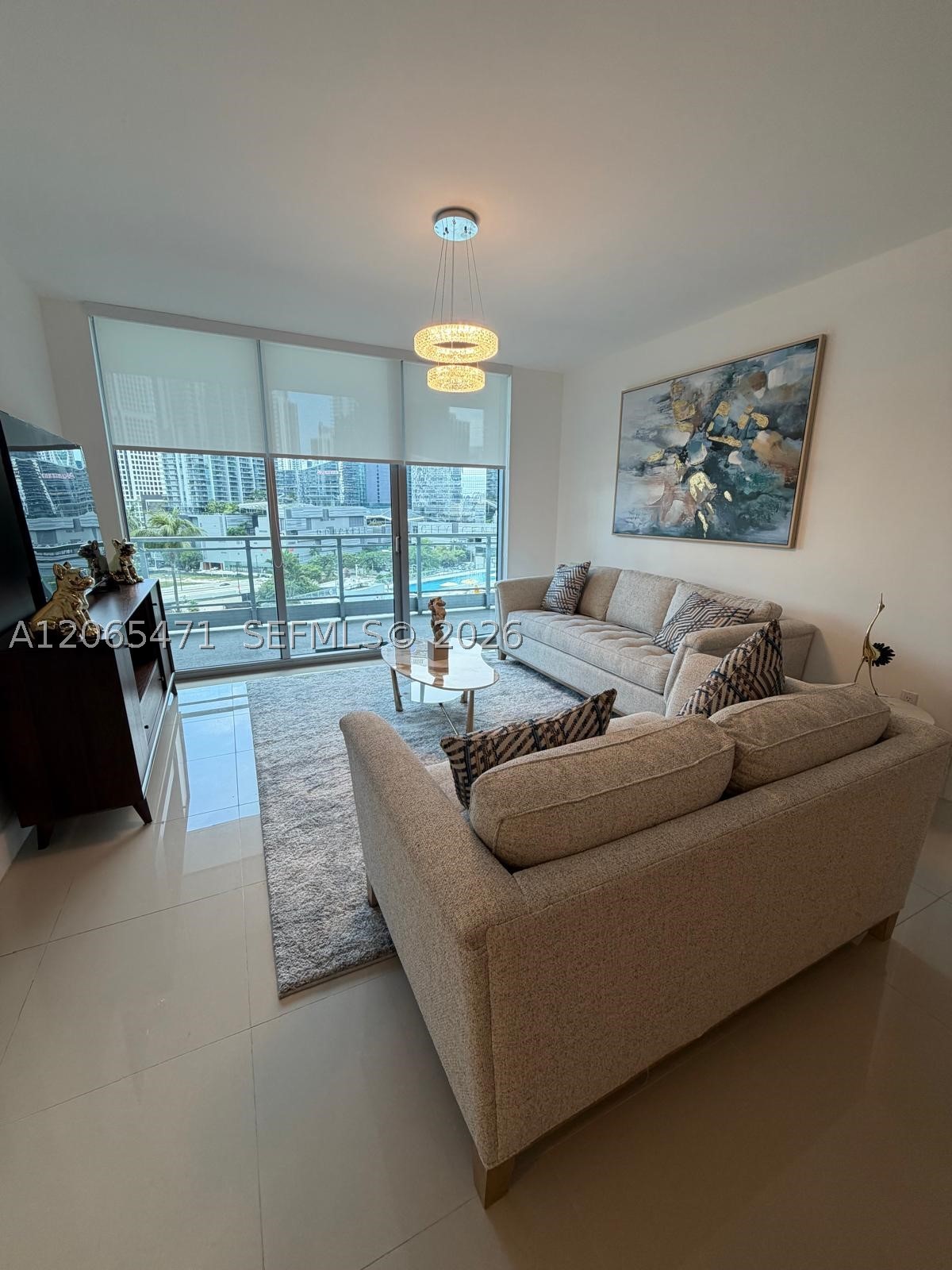 90 SW 3rd St #1416, Miami FL 33130