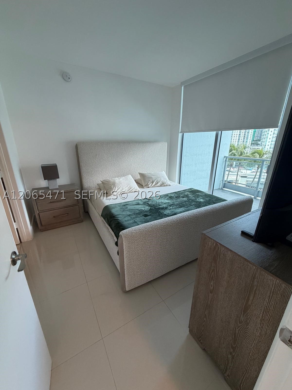 90 SW 3rd St #1416, Miami FL 33130