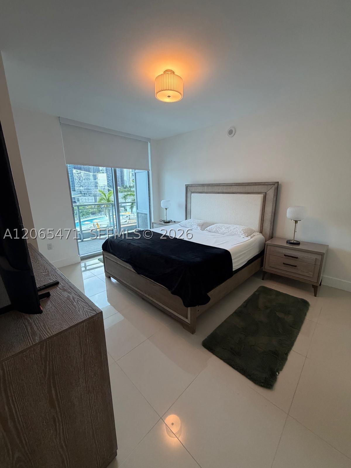 90 SW 3rd St #1416, Miami FL 33130