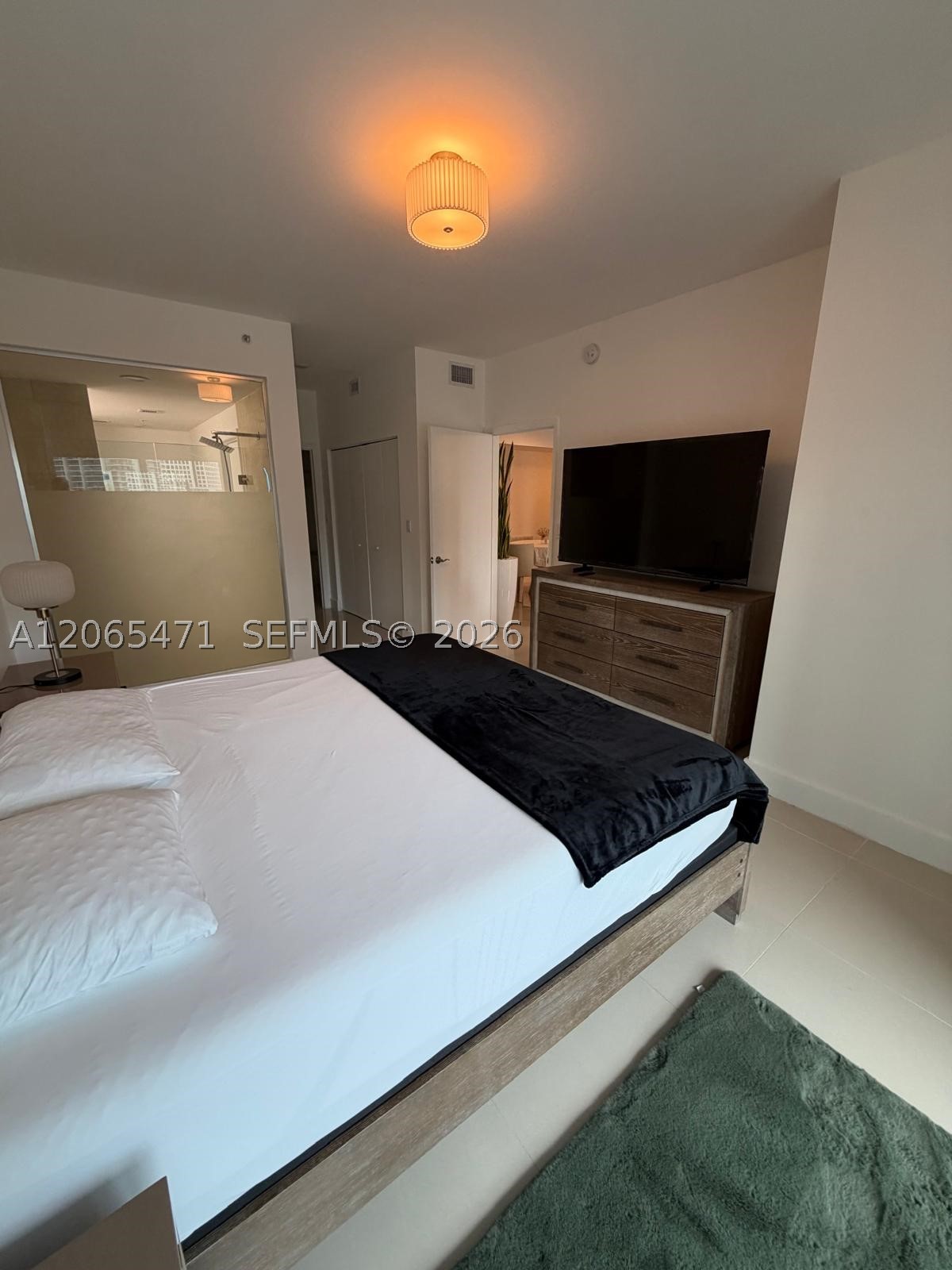 90 SW 3rd St #1416, Miami FL 33130