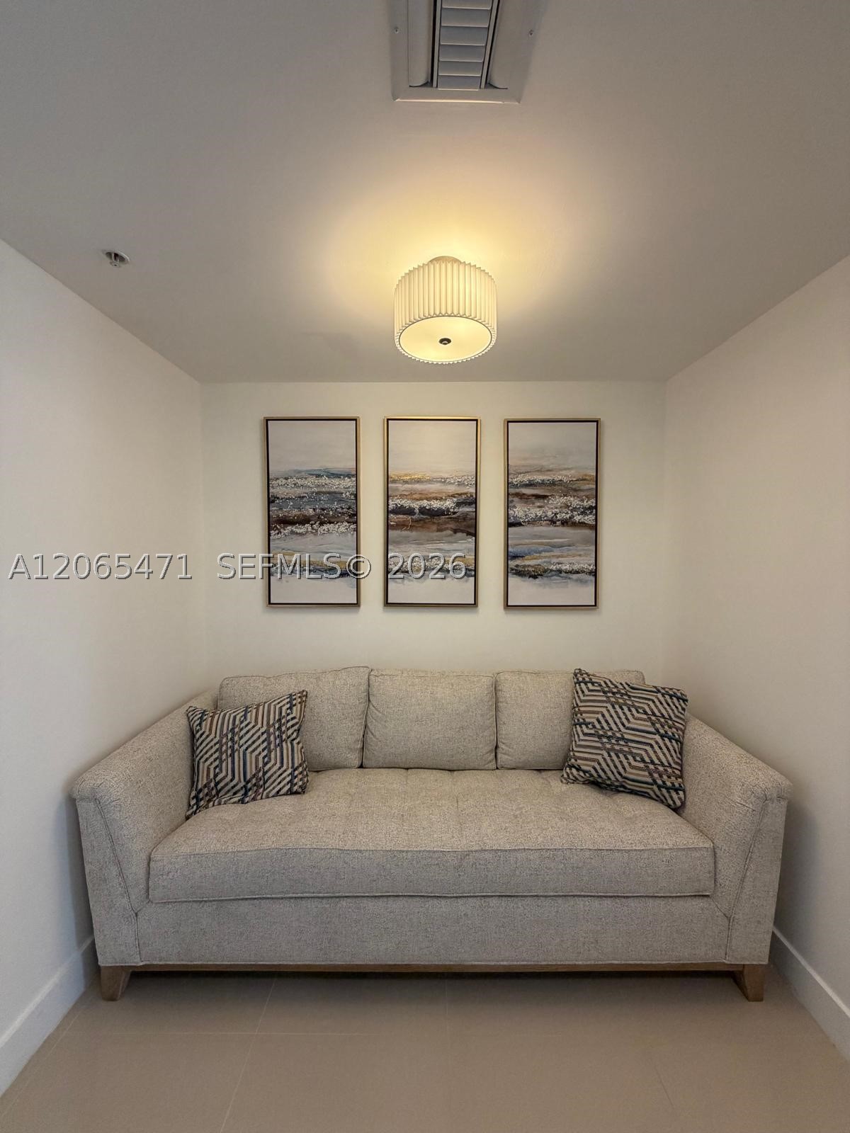 90 SW 3rd St #1416, Miami FL 33130