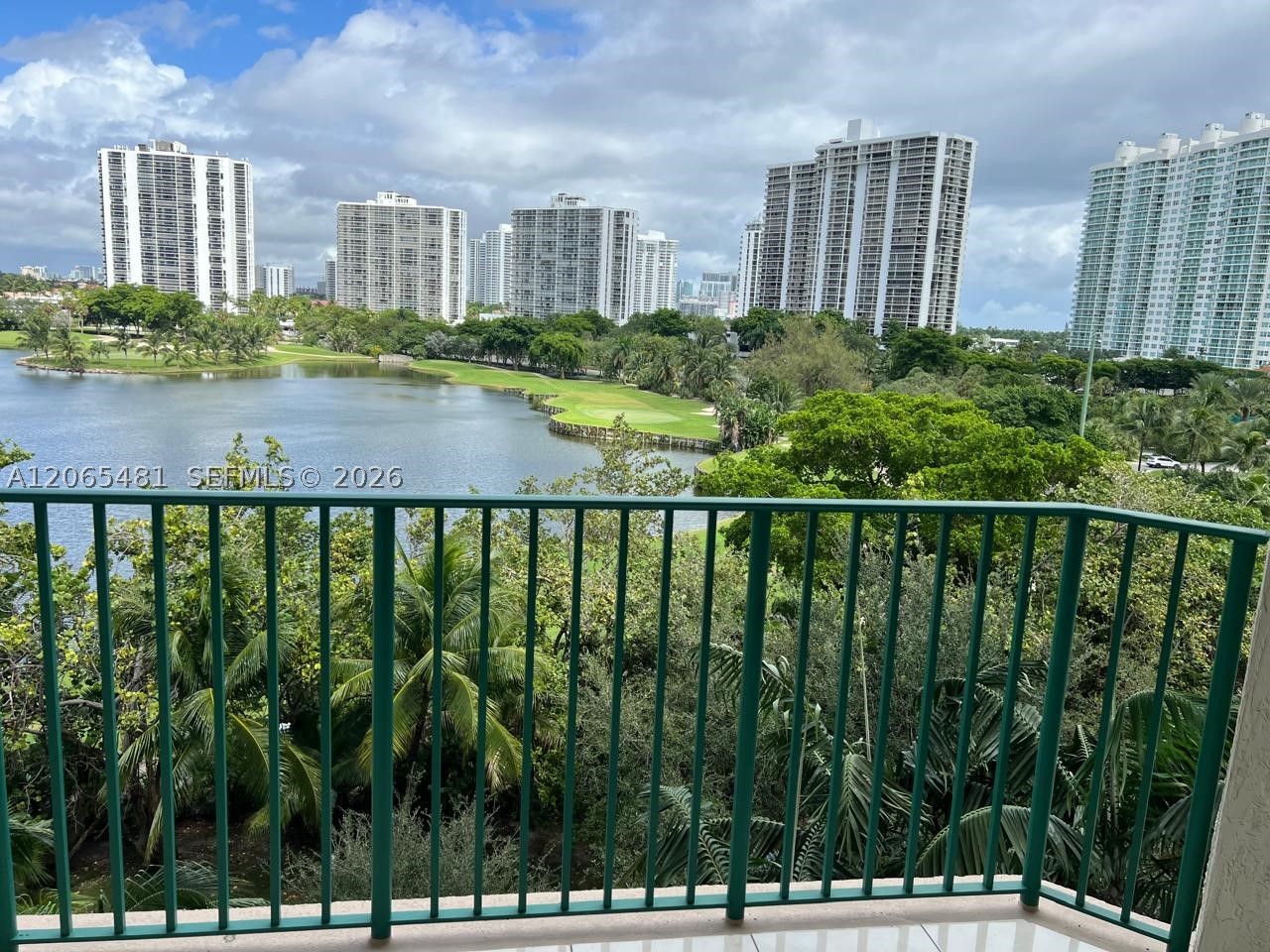 20000 E Country Club Dr #612, Aventura FL 33180