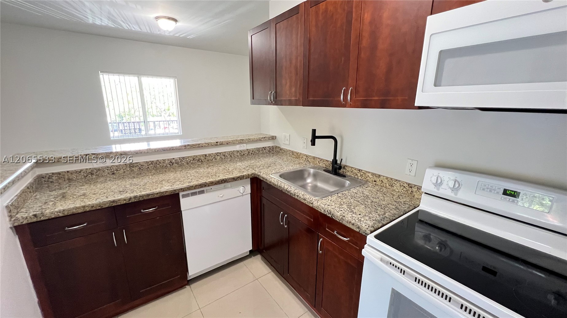 909 SW 15 AV #1, Miami FL 33135