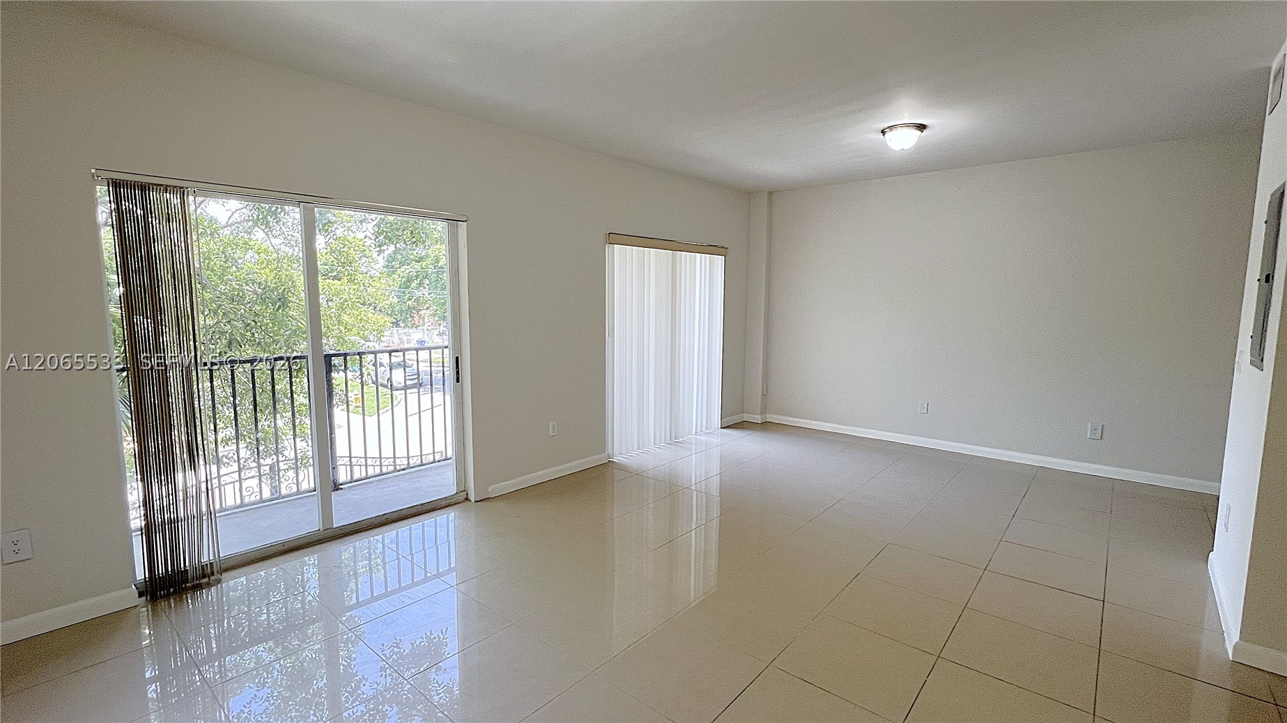 909 SW 15 AV #1, Miami FL 33135
