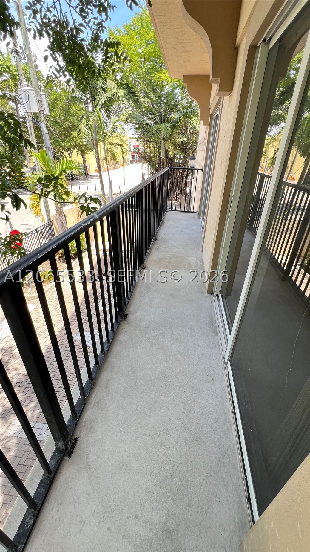 909 SW 15 AV #1, Miami FL 33135