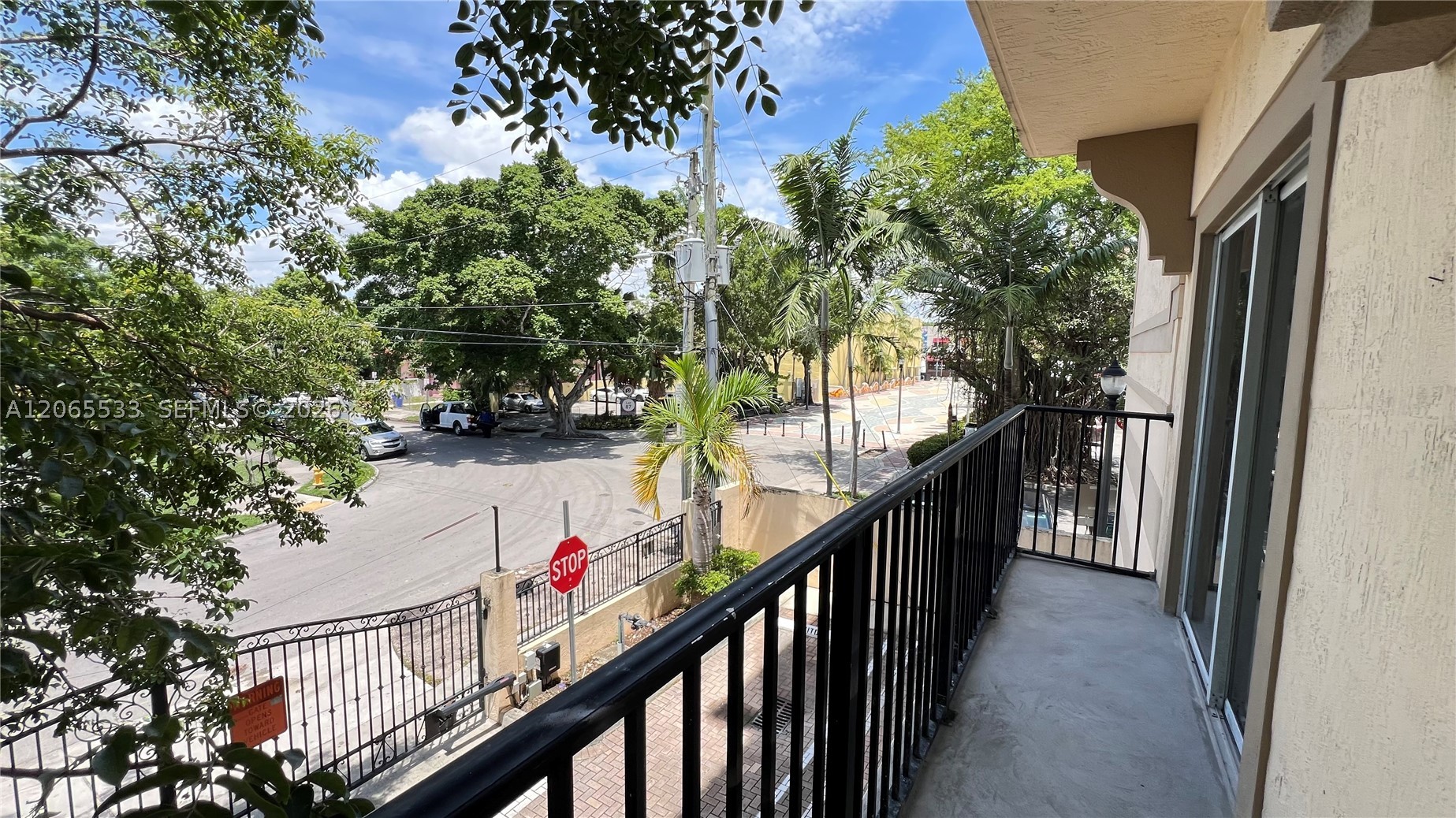 909 SW 15 AV #1, Miami FL 33135