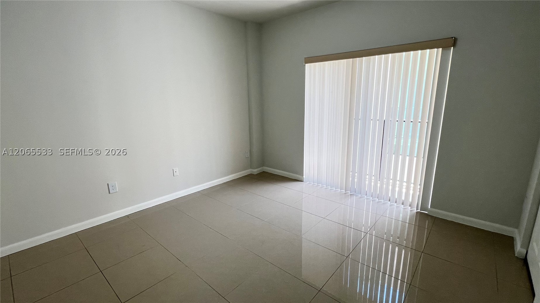909 SW 15 AV #1, Miami FL 33135