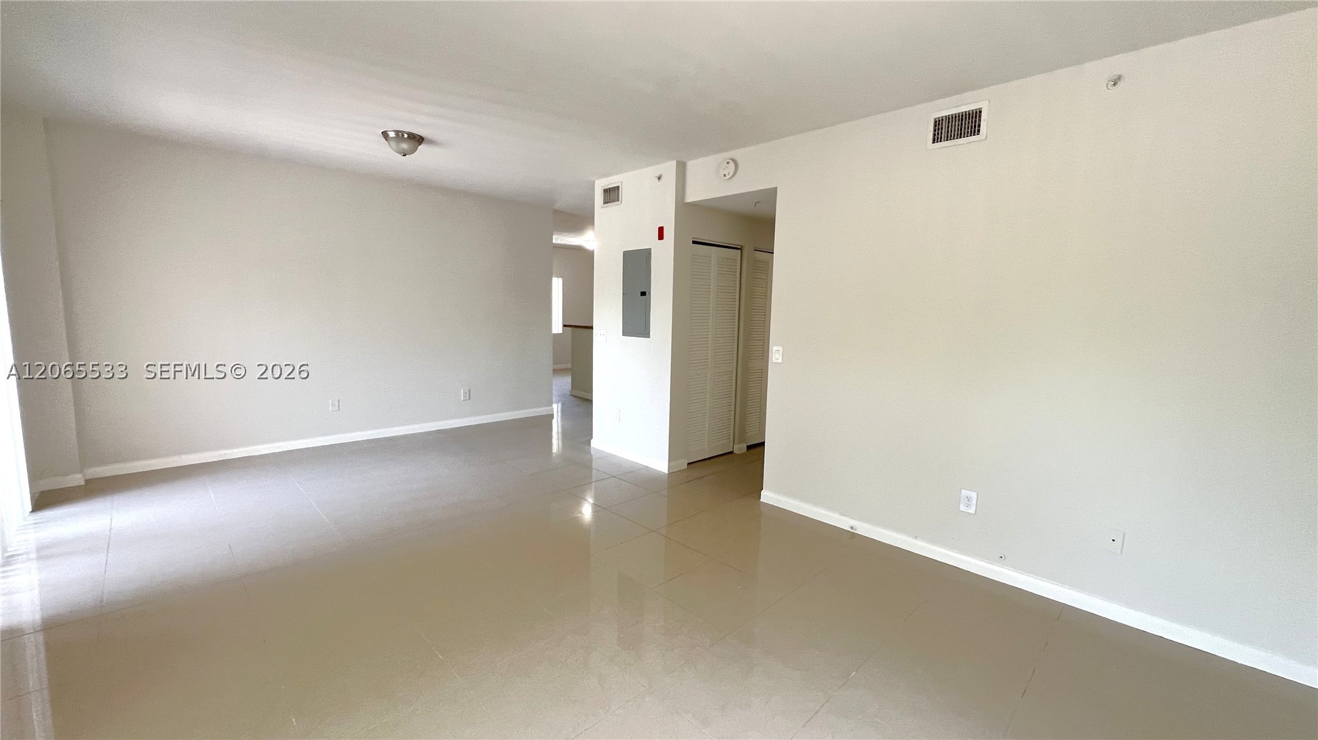 909 SW 15 AV #1, Miami FL 33135