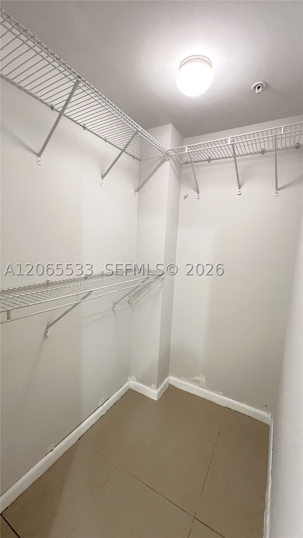 909 SW 15 AV #1, Miami FL 33135