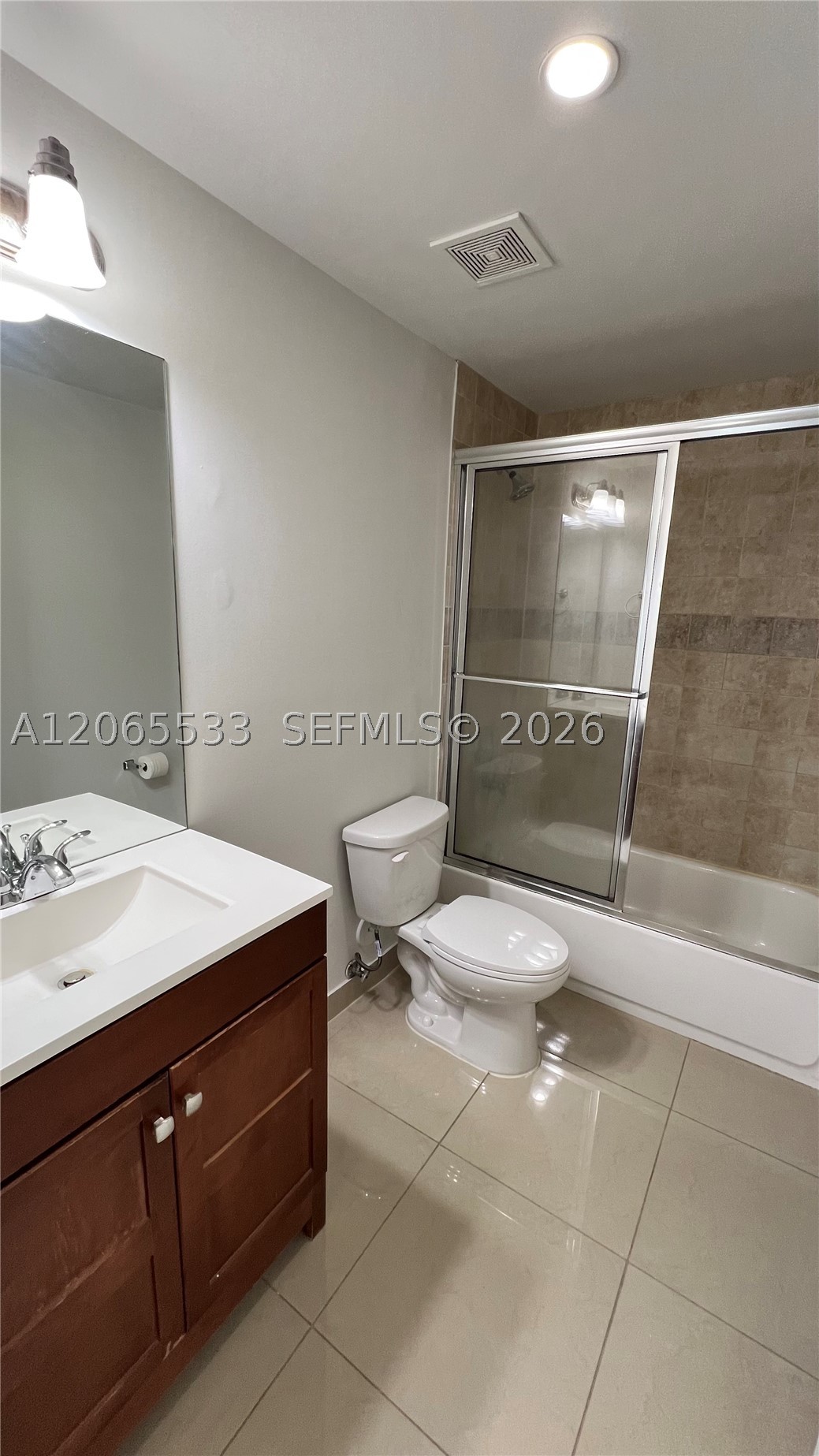 909 SW 15 AV #1, Miami FL 33135
