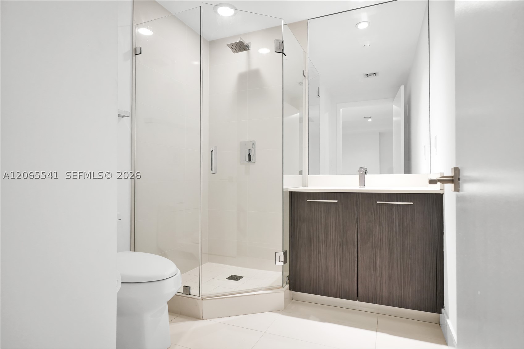 55 SW 9th St #3504, Miami FL 33130
