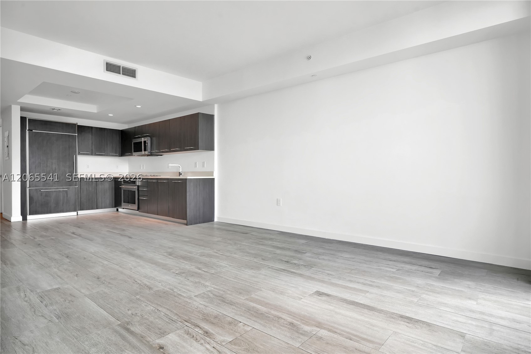 55 SW 9th St #3504, Miami FL 33130