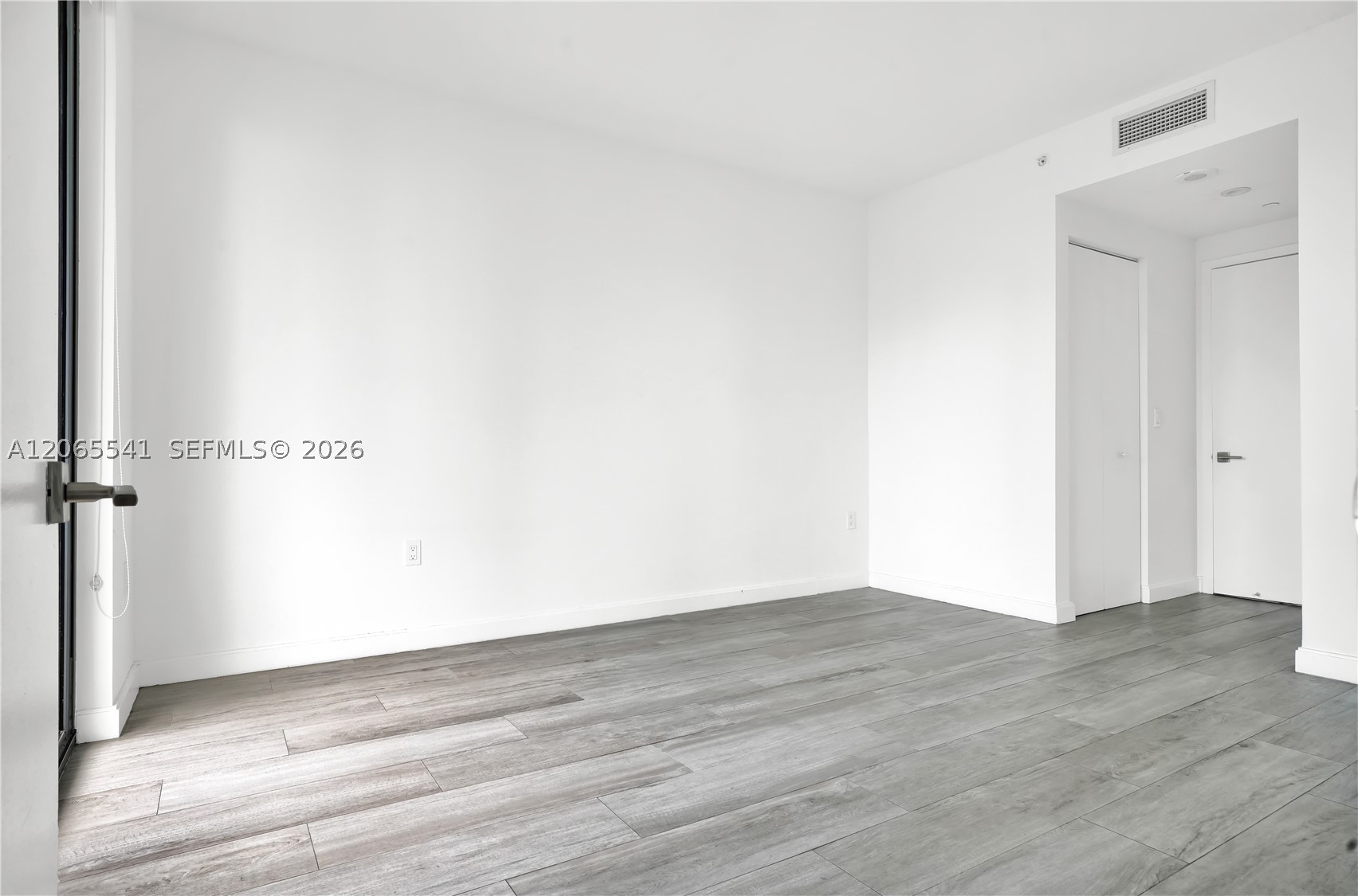55 SW 9th St #3504, Miami FL 33130
