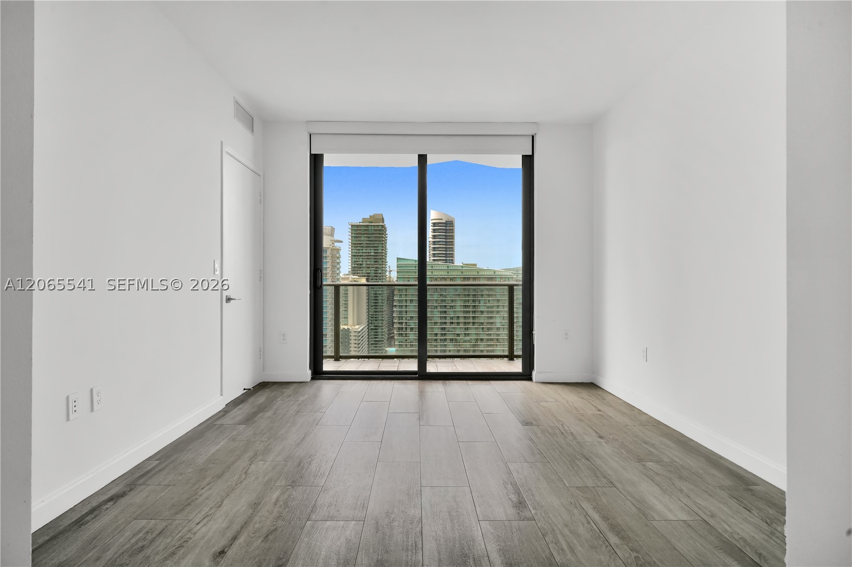 55 SW 9th St #3504, Miami FL 33130
