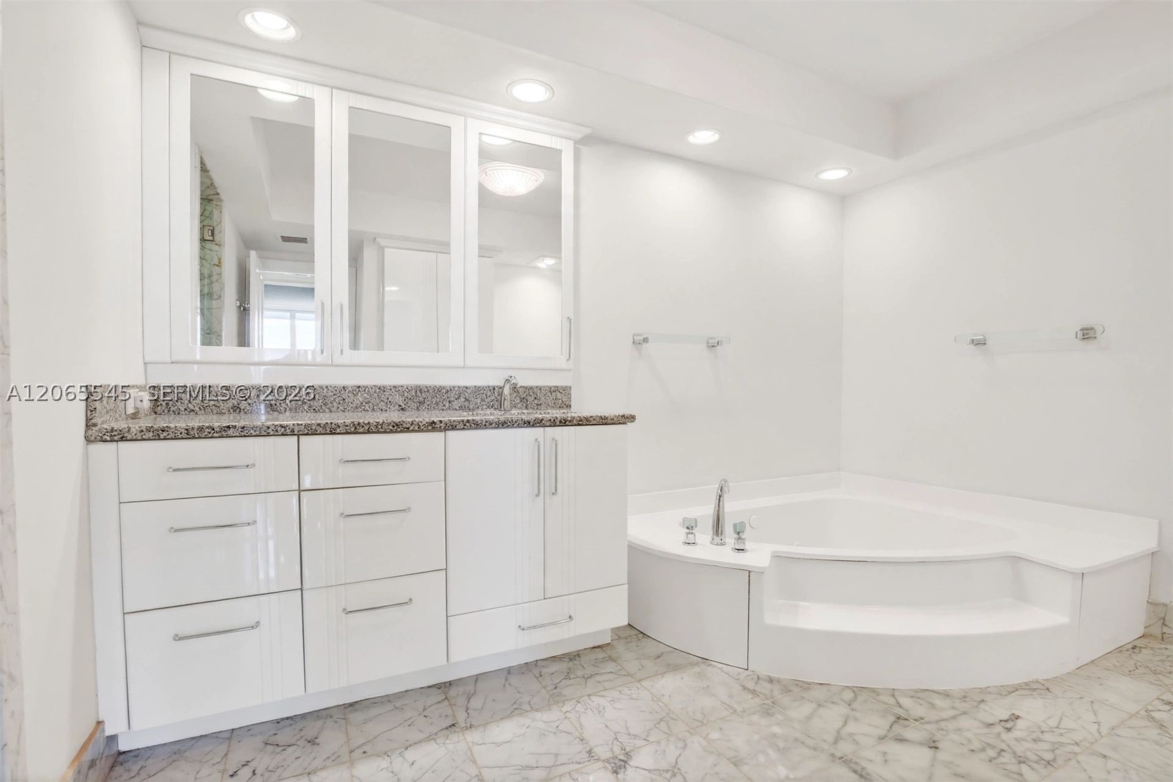 20281 E Country Club Dr #1801, Aventura FL 33180