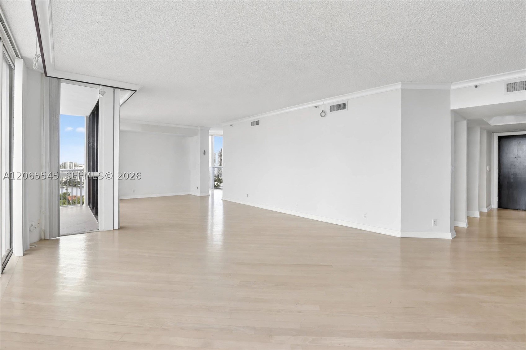 20281 E Country Club Dr #1801, Aventura FL 33180