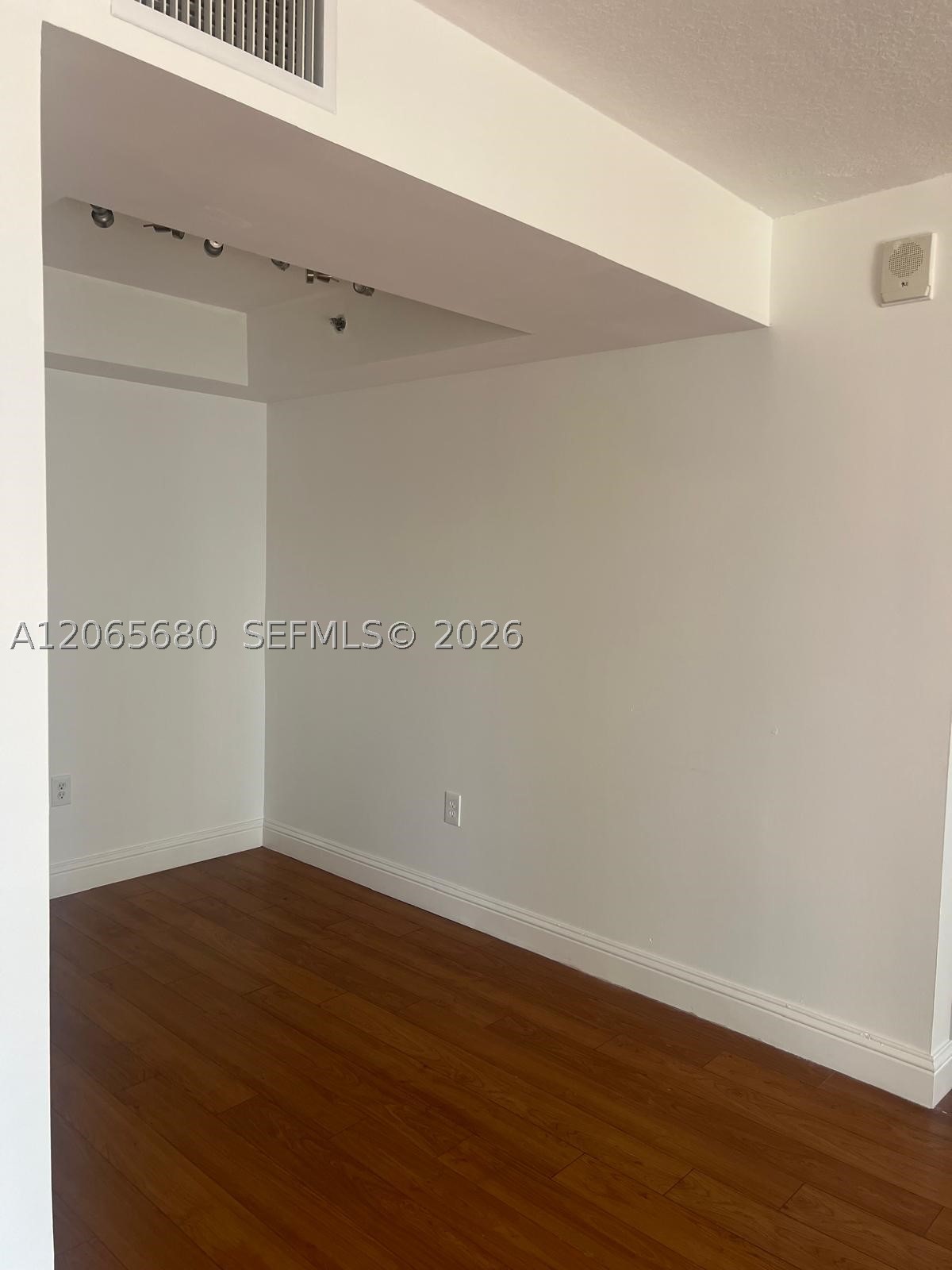 1200 Brickell Bay Dr #2723, Miami FL 33131
