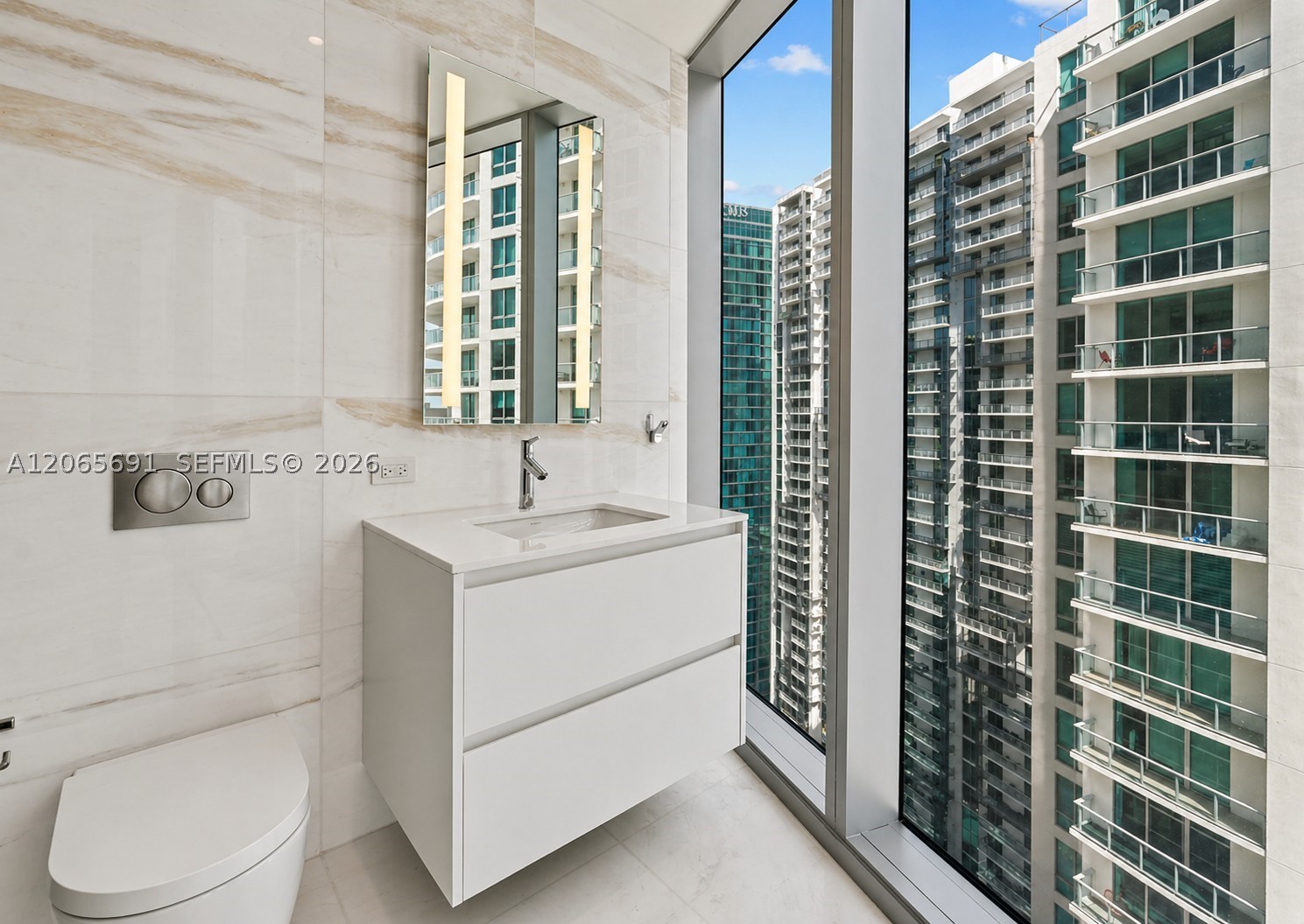 300 Biscayne Boulevard Way #4201E, Miami FL 33131