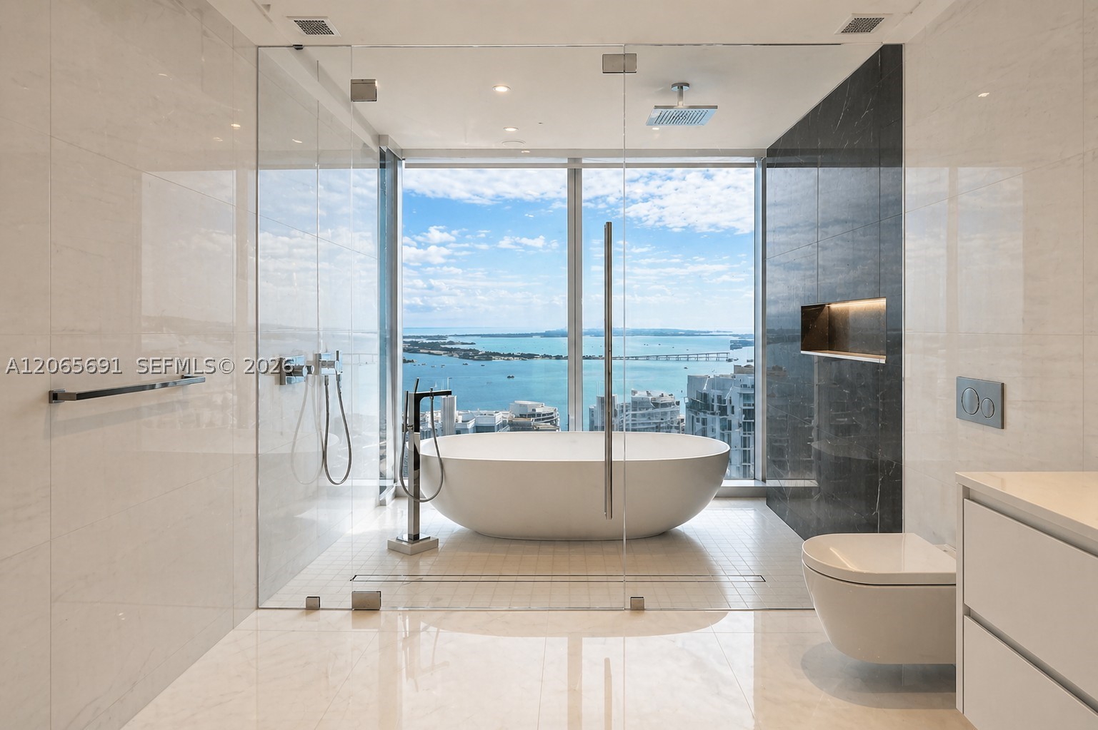 300 Biscayne Boulevard Way #4201E, Miami FL 33131