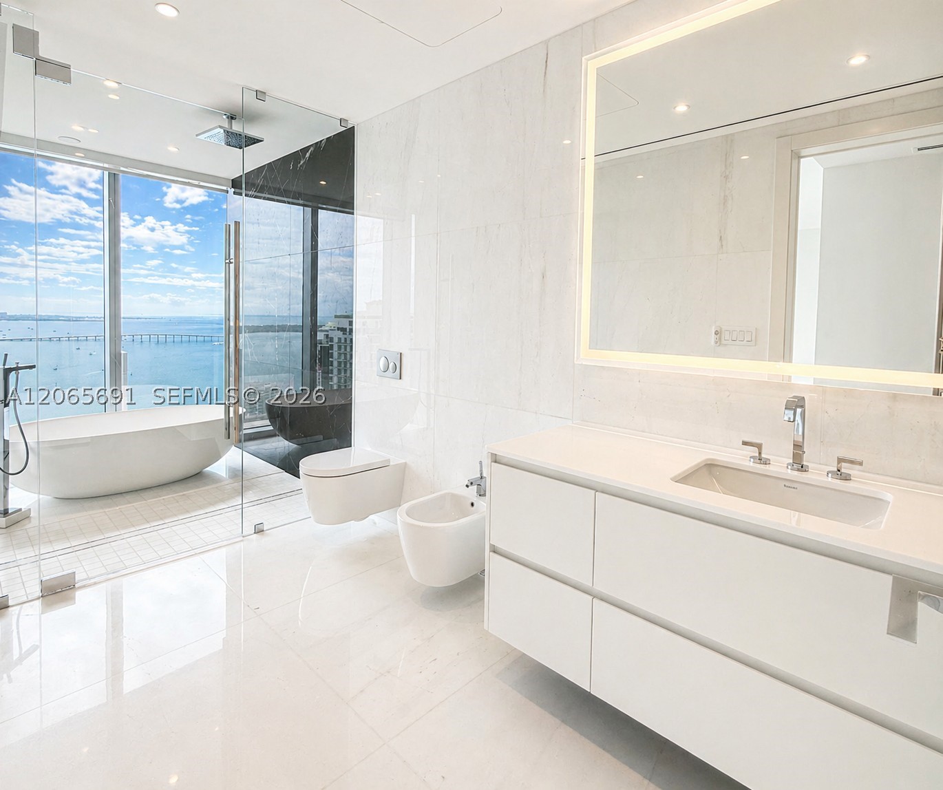 300 Biscayne Boulevard Way #4201E, Miami FL 33131