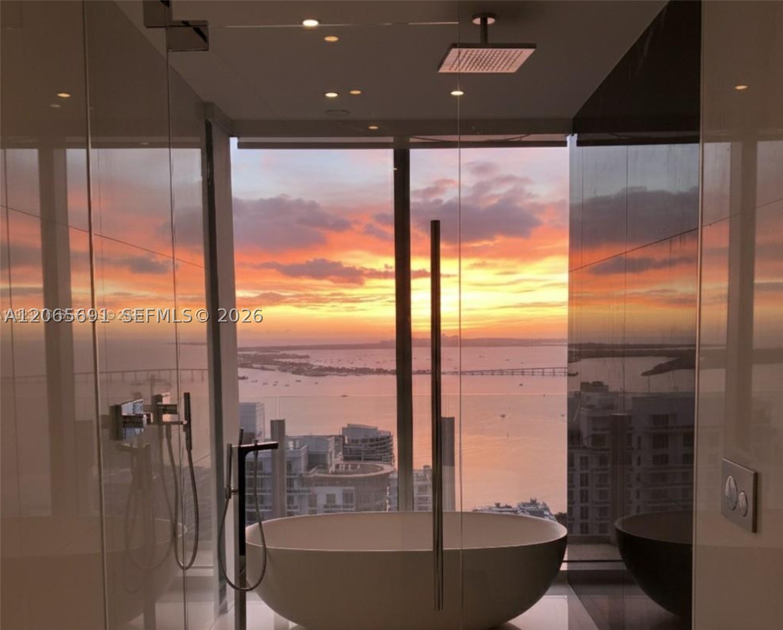300 Biscayne Boulevard Way #4201E, Miami FL 33131