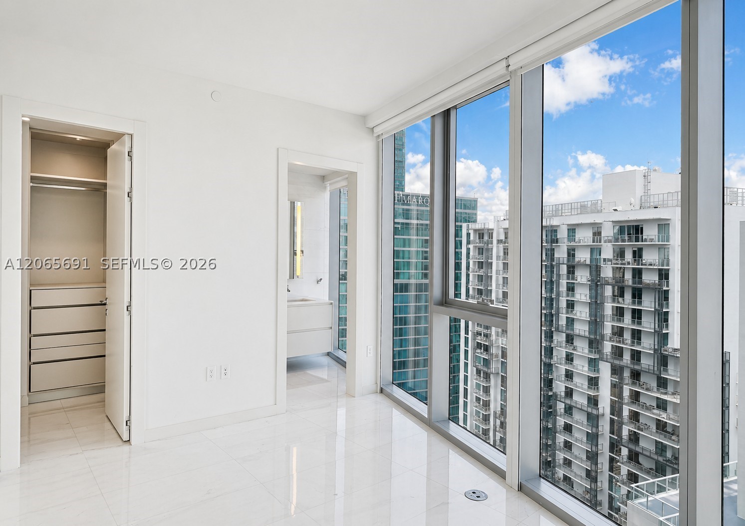 300 Biscayne Boulevard Way #4201E, Miami FL 33131