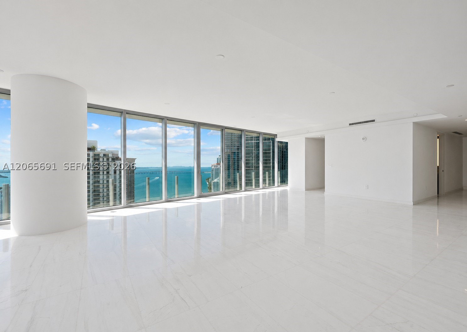 300 Biscayne Boulevard Way #4201E, Miami FL 33131