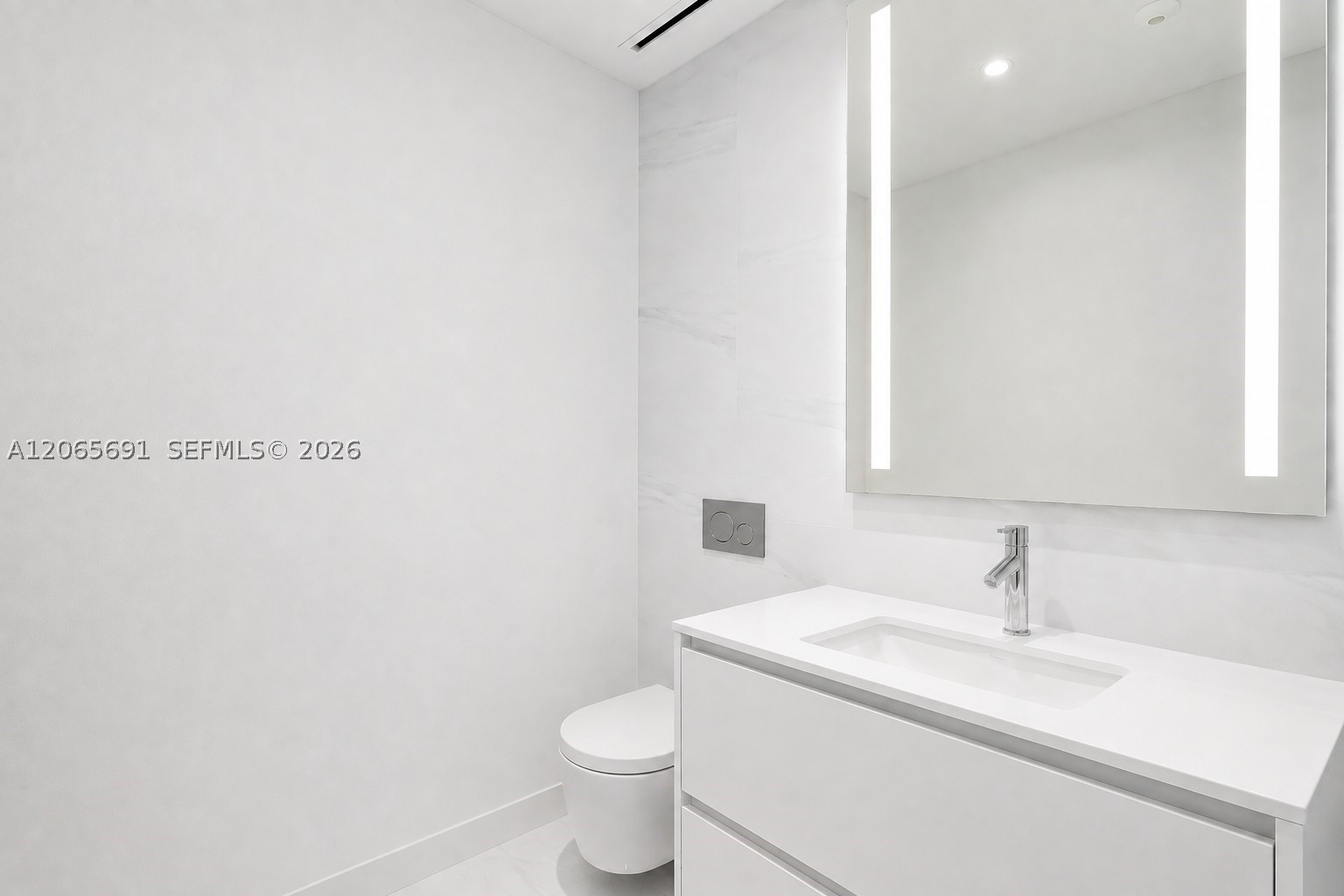 300 Biscayne Boulevard Way #4201E, Miami FL 33131