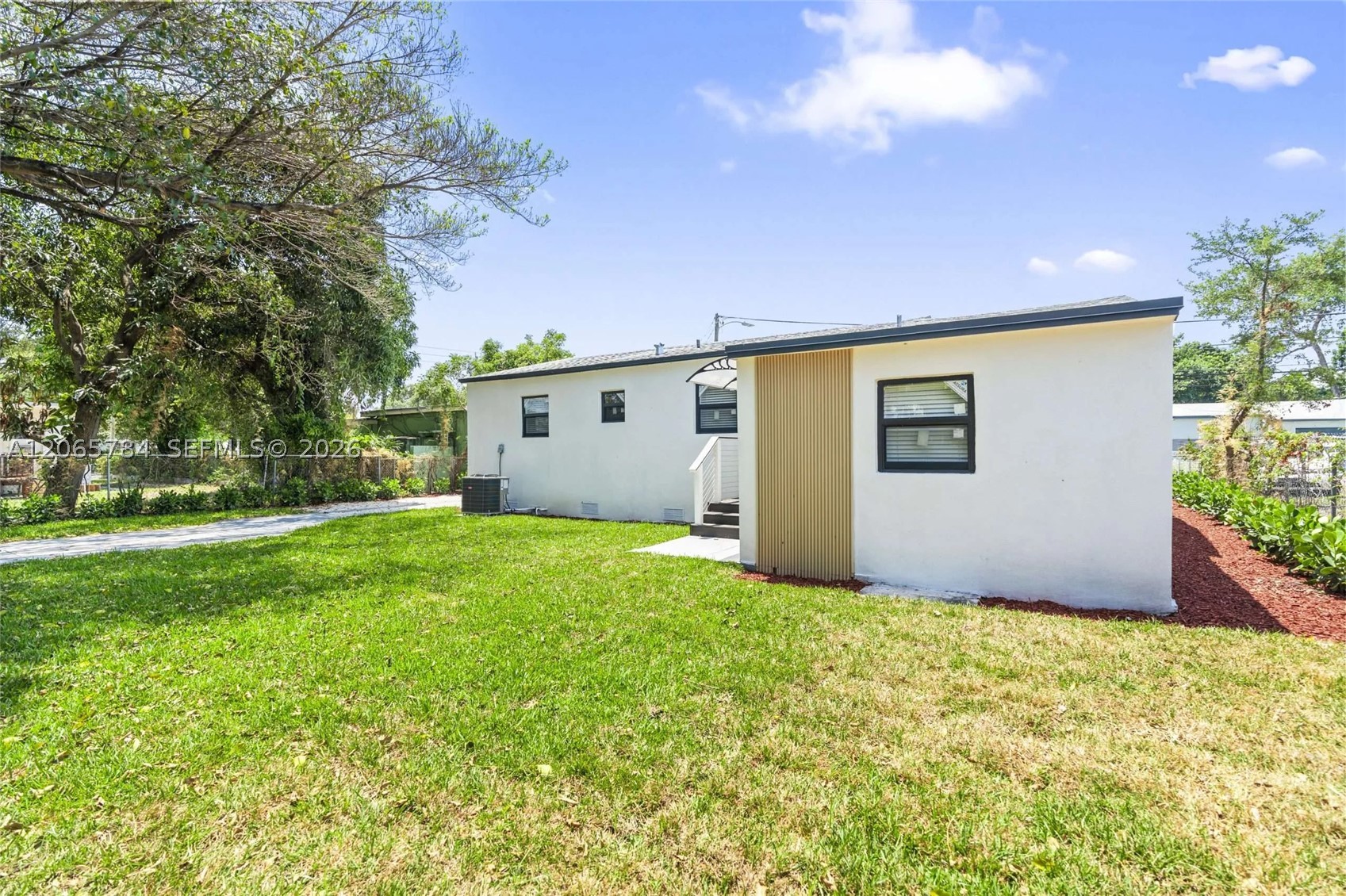 1121 NW 57th St, Miami FL 33127