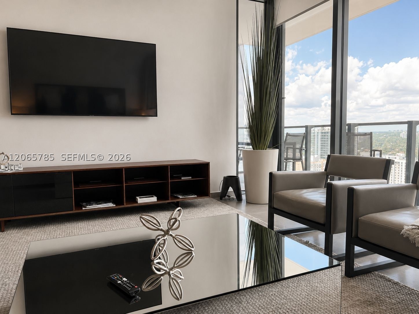 88 SW 7th St #1908, Miami FL 33130