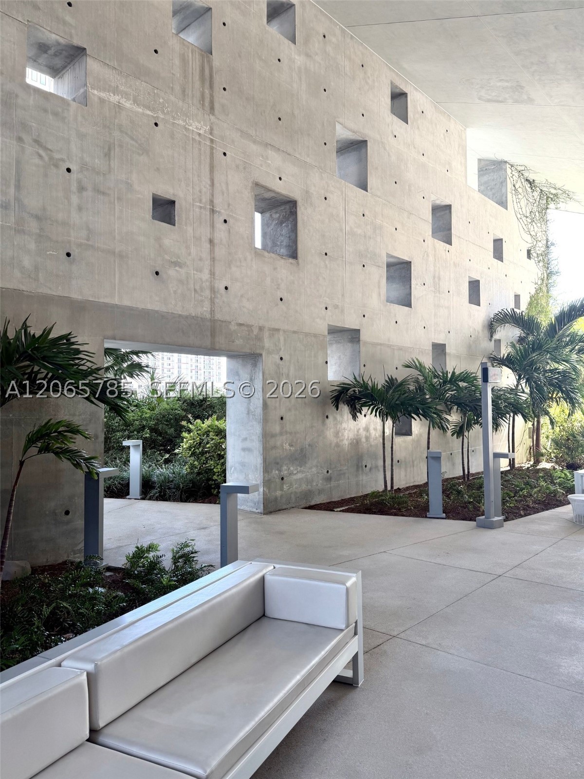 88 SW 7th St #1908, Miami FL 33130
